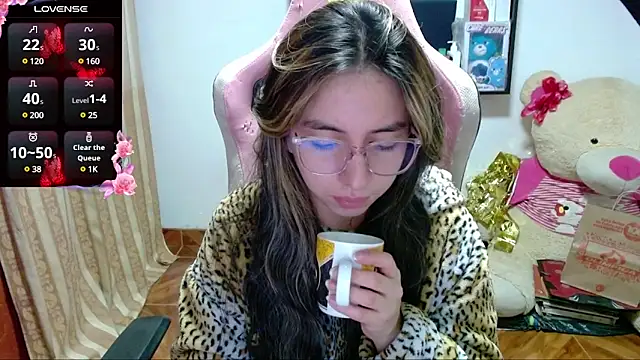 Snapshot of Maggie_Fox3 chatting on 01/21/25, 01:50 Maggie Fox3 online show from 01/21/25, 01:50