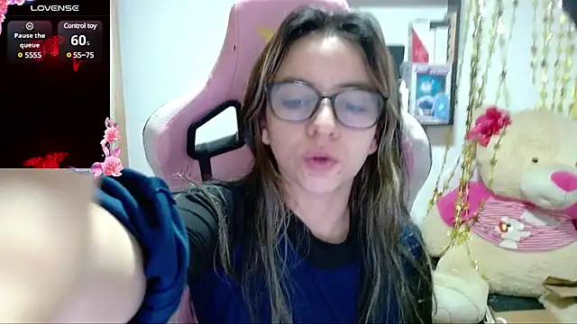 Snapshot of Maggie_Fox3 chatting on 02/01/25, 03:41 Maggie Fox3 online show from 02/01/25, 03:41