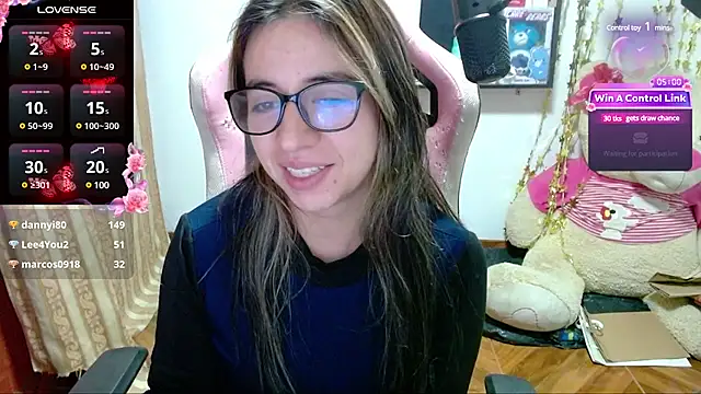 Snapshot of Maggie_Fox3 chatting on 02/01/25, 06:43 Maggie Fox3 online show from 02/01/25, 06:43