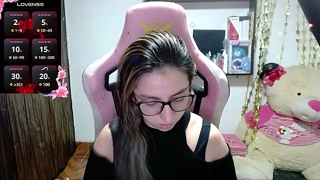 Snapshot of Maggie_Fox3 chatting on 02/06/25, 01:49 Maggie Fox3 online show from 02/06/25, 01:49