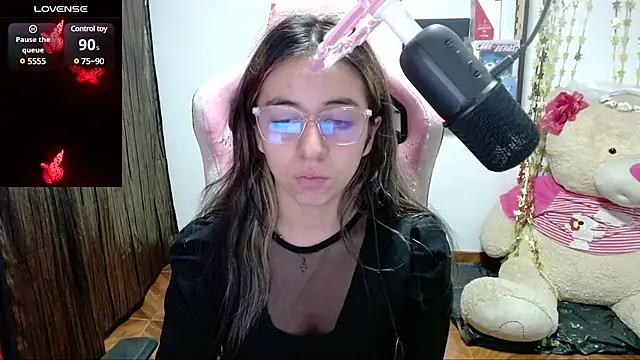 Snapshot of Maggie_Fox3 chatting on 02/17/25, 01:36 Maggie Fox3 online show from 02/17/25, 01:36