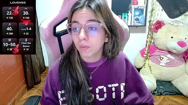 Snapshot of Maggie_Fox3 chatting on 02/18/25, 01:32 Maggie Fox3 online show from 02/18/25, 01:32