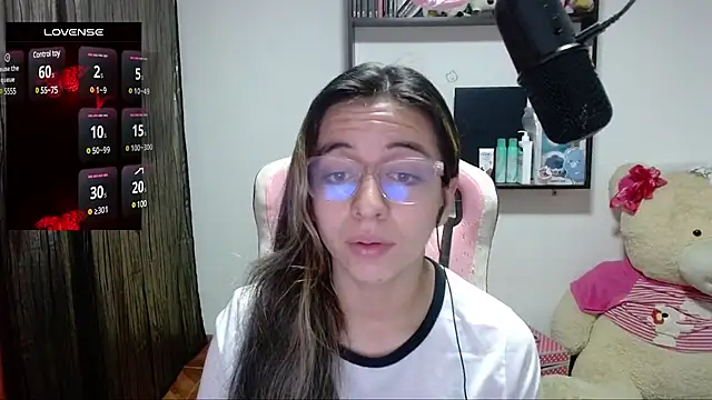 Snapshot of Maggie_Fox3 chatting on 03/04/25, 01:01 Maggie Fox3 online show from 03/04/25, 01:01