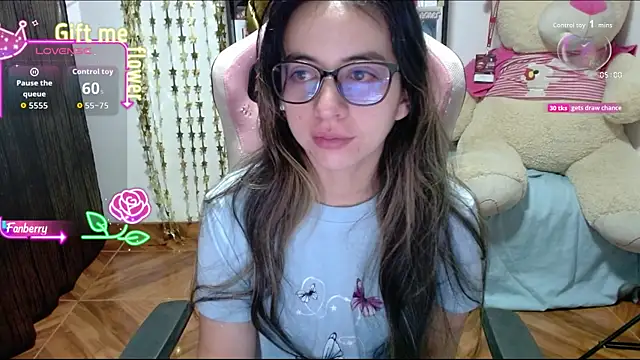Snapshot of Maggie_Fox3 chatting on 09/21/25, 02:35 Maggie Fox3 online show from 09/21/25, 02:35