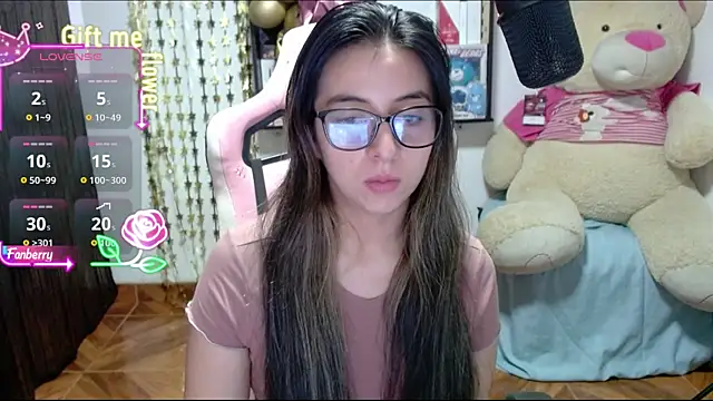 Snapshot of Maggie_Fox3 chatting on 09/29/25, 02:06 Maggie Fox3 online show from 09/29/25, 02:06