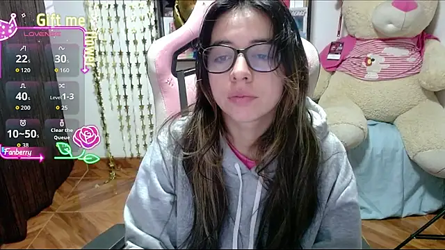 Snapshot of Maggie_Fox3 chatting on 10/16/25, 01:06 Maggie Fox3 online show from 10/16/25, 01:06