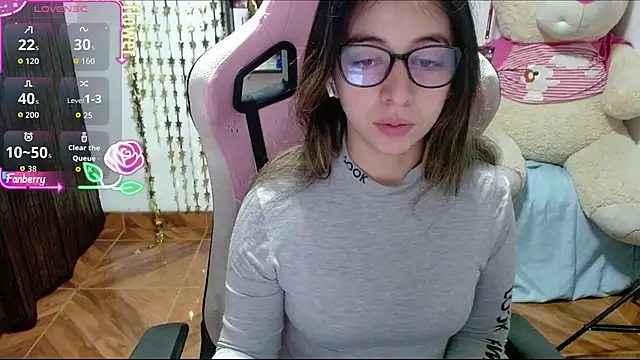 Snapshot of Maggie_Fox3 chatting on 10/17/25, 12:47 Maggie Fox3 online show from 10/17/25, 12:47
