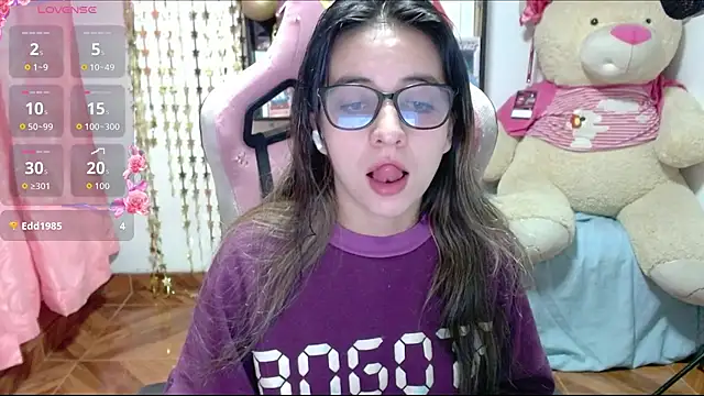 Snapshot of Maggie_Fox3 chatting on 10/19/25, 01:39 Maggie Fox3 online show from 10/19/25, 01:39