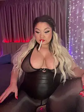 Larissa K online show from 11/21/25, 02:49