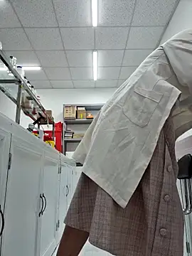 Snapshot of HinaLovely chatting on 02/14/26, 09:06 HinaLovely online show from 02/14/26, 09:06