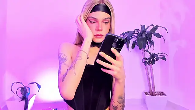 Varya Ferreira online show from 04/22/26, 11:01