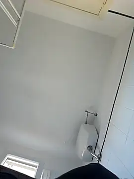 Snapshot of enricso chatting on 10/26/25, 12:00 enricso online show from 10/26/25, 12:00