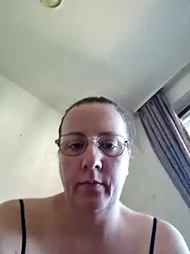 Snapshot of Goodass7 chatting on 06/16/26, 06:27 Goodass7 online show from 06/16/26, 06:27