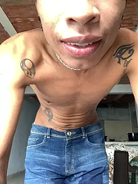 Snapshot of devorahorney chatting on 10/15/25, 01:11 devorahorney online show from 10/15/25, 01:11