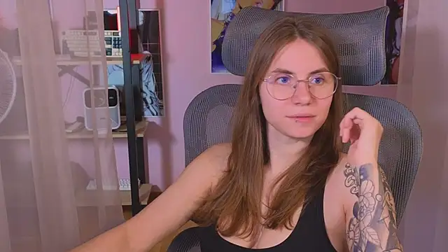 Snapshot of _AnnaStark_ chatting on 05/16/26, 07:45 AnnaStark online show from 05/16/26, 07:45