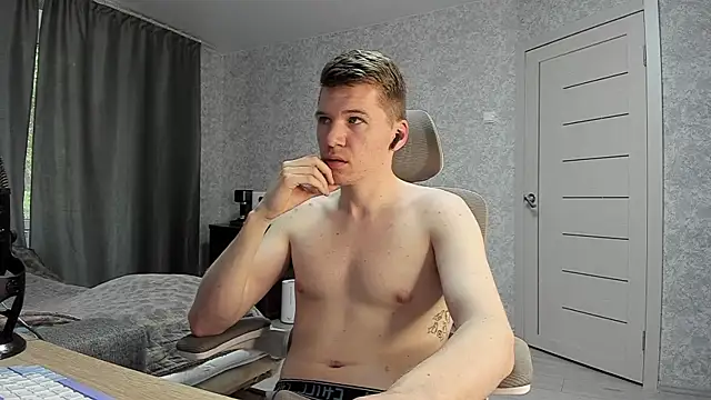 Snapshot of Bananas_dick chatting on 05/14/26, 07:15 Bananas dick online show from 05/14/26, 07:15
