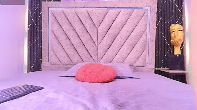 Hanna Evaanss online show from 10/07/25, 08:17