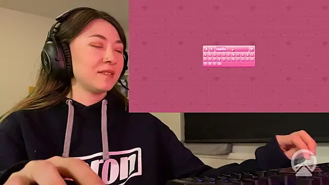 chibi moon  online show from 04/13/26, 07:52