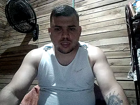 Snapshot of Arcangel_05 chatting on 04/08/26, 03:50 Arcangel 05 online show from 04/08/26, 03:50