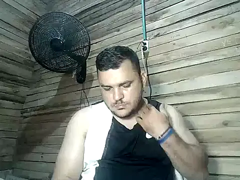 Snapshot of Arcangel_05 chatting on 04/14/26, 01:33 Arcangel 05 online show from 04/14/26, 01:33