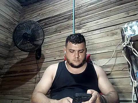 Snapshot of Arcangel_05 chatting on 05/19/26, 02:40 Arcangel 05 online show from 05/19/26, 02:40