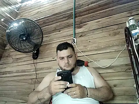 Snapshot of Arcangel_05 chatting on 05/20/26, 03:29 Arcangel 05 online show from 05/20/26, 03:29