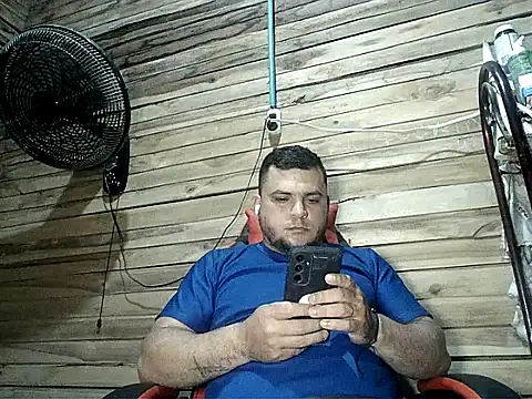 Snapshot of Arcangel_05 chatting on 05/22/26, 04:19 Arcangel 05 online show from 05/22/26, 04:19