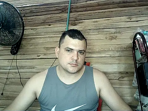 Snapshot of Arcangel_05 chatting on 07/24/26, 03:32 Arcangel 05 online show from 07/24/26, 03:32