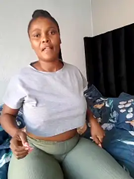 Snapshot of SweetAppleCandyxx chatting on 03/27/26, 02:50 SweetAppleCandyxx online show from 03/27/26, 02:50