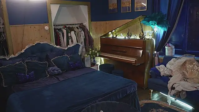 VanessaDoyle online show from 10/30/25, 03:13