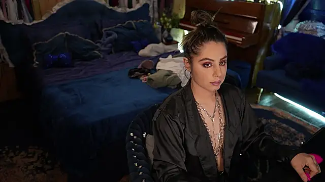 VanessaDoyle online show from 10/31/25, 03:46