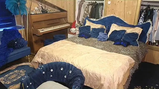 VanessaDoyle online show from 12/21/25, 10:11