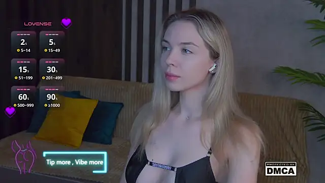 Holl1Would online show from 02/03/25, 03:42