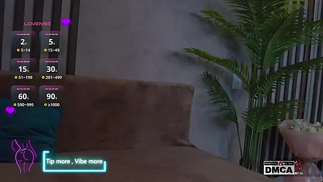 Holl1Would online show from 02/18/25, 08:03