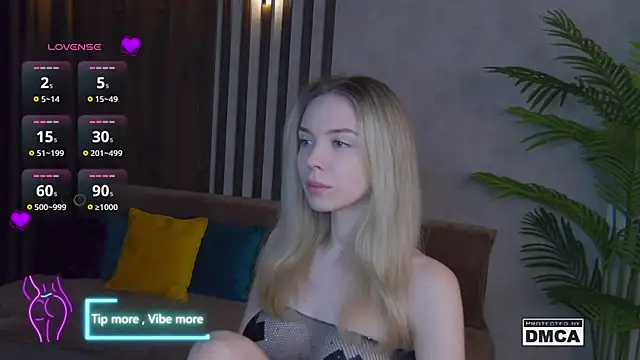 Holl1Would online show from 02/21/25, 03:34