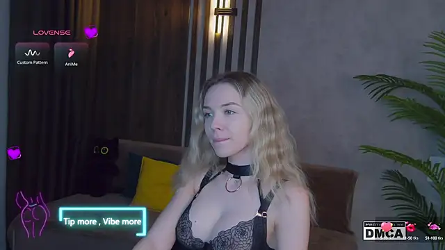 Holl1Would online show from 03/01/25, 03:53