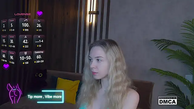 Holl1Would online show from 03/02/25, 03:34