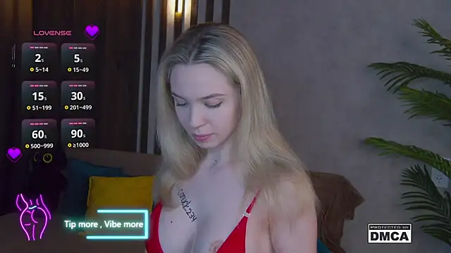 Holl1Would online show from 03/21/25, 10:50