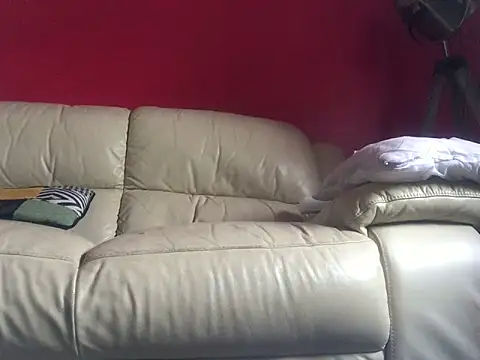 louh261 online show from 10/22/25, 07:52