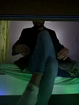 Snapshot of HouseOfCums chatting on 10/04/25, 12:52 HouseOfCums online show from 10/04/25, 12:52