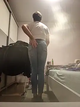 Snapshot of HouseOfCums chatting on 10/18/25, 03:42 HouseOfCums online show from 10/18/25, 03:42