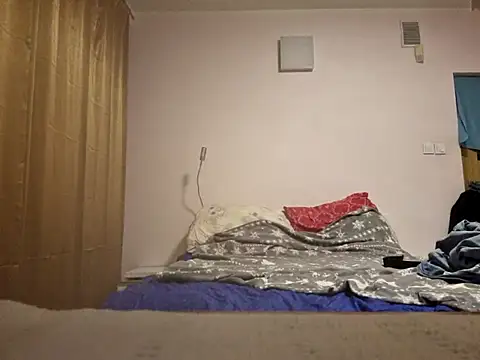 Snapshot of HouseOfCums chatting on 10/20/25, 12:33 HouseOfCums online show from 10/20/25, 12:33