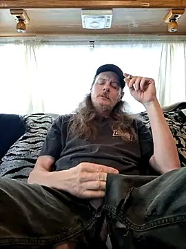 Snapshot of truckerlove69 chatting on 06/05/26, 03:40 truckerlove69 online show from 06/05/26, 03:40
