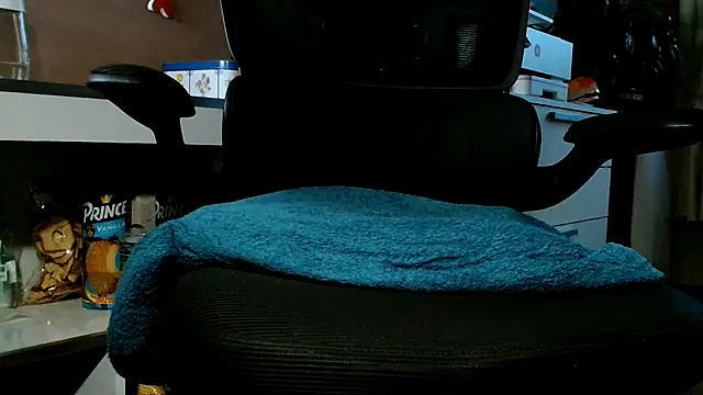 suedel65 online show from 11/19/25, 03:34