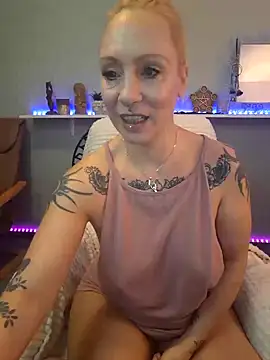 Snapshot of Jan_ina chatting on 01/06/25, 08:57 Jan ina online show from 01/06/25, 08:57