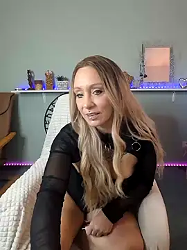 Snapshot of Jan_ina chatting on 01/08/25, 09:32 Jan ina online show from 01/08/25, 09:32