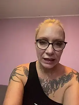 Snapshot of Jan_ina chatting on 10/10/25, 05:12 Jan ina online show from 10/10/25, 05:12