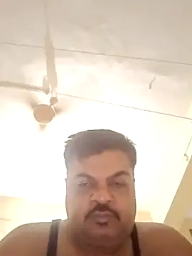 Snapshot of Desi_Londa_143 chatting on 02/28/25, 01:37 Desi Londa 143 online show from 02/28/25, 01:37