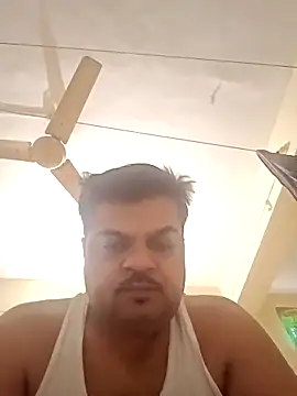 Snapshot of Desi_Londa_143 chatting on 03/06/25, 01:37 Desi Londa 143 online show from 03/06/25, 01:37