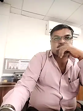 Snapshot of Desi_Londa_143 chatting on 09/15/25, 05:29 Desi Londa 143 online show from 09/15/25, 05:29